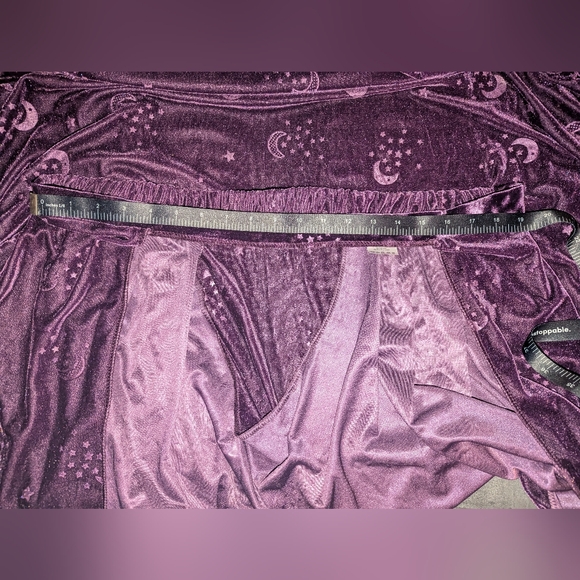 Spirit Plus Purple Velvet Cape - Picture 5 of 7